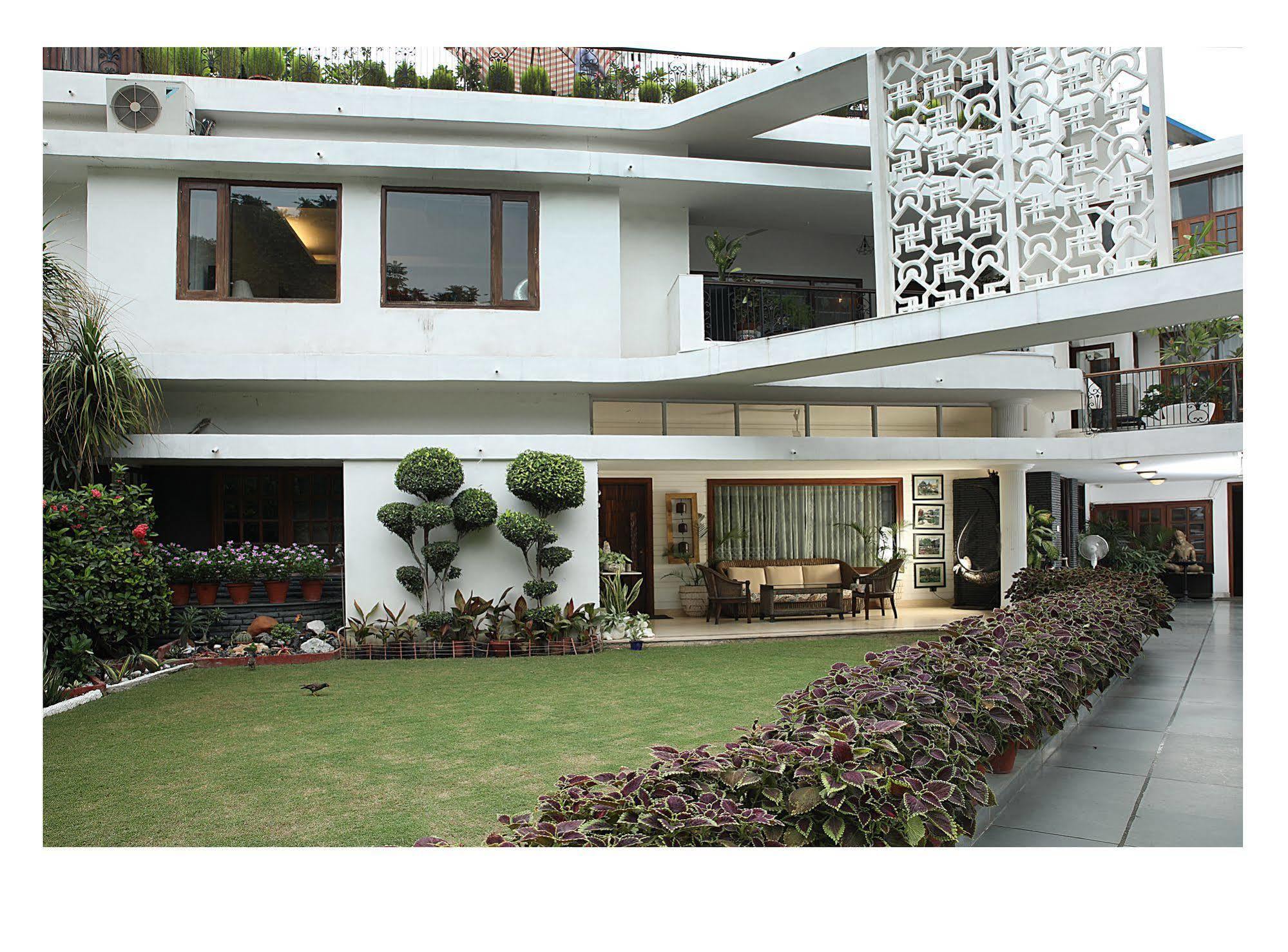 Ahuja Residency Golf Links Nova Deli Exterior foto